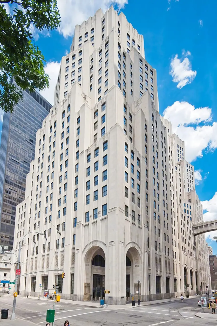 11 Madison Avenue, the limestone Art Deco tower, seen from the corner of Madison Avenue