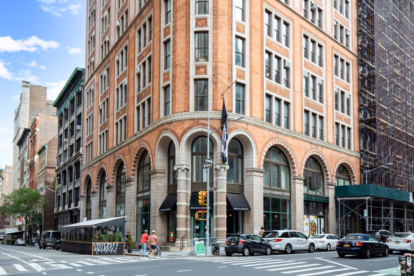 900 Broadway building