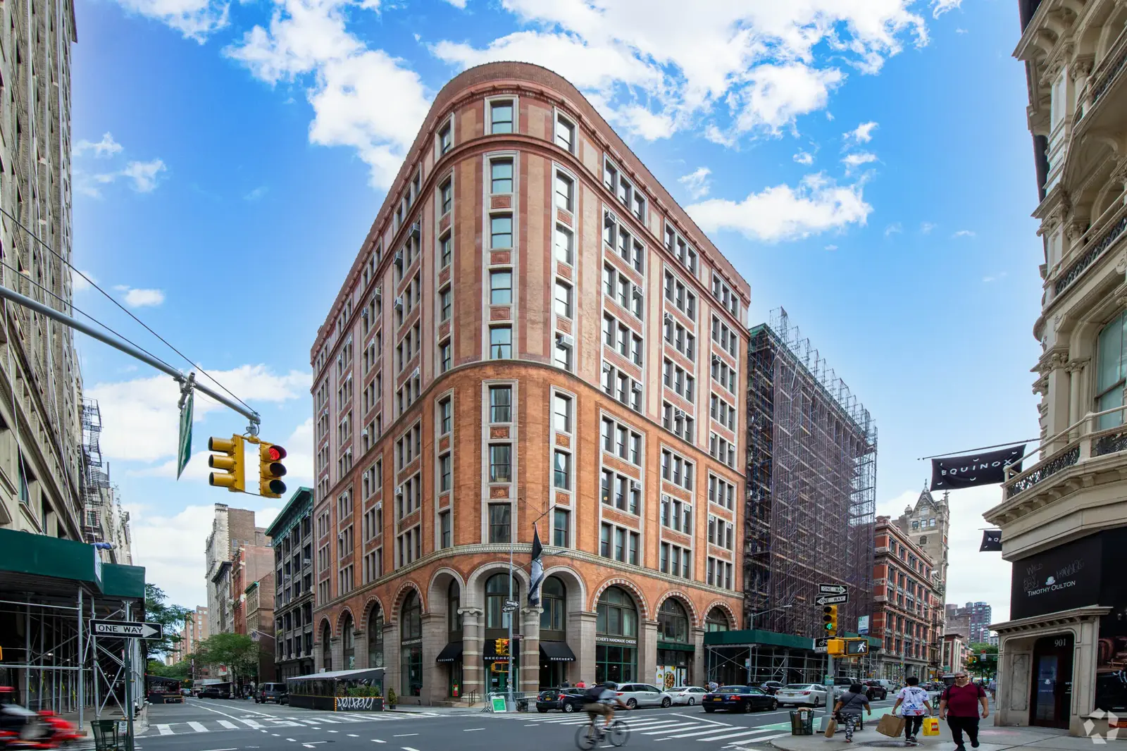 900 Broadway building