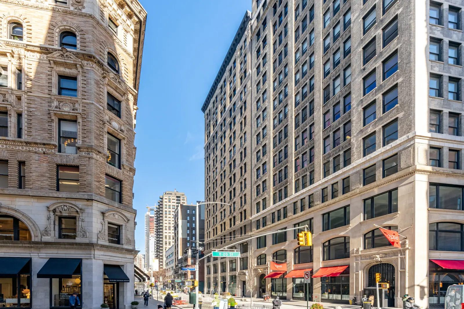 920 Broadway building